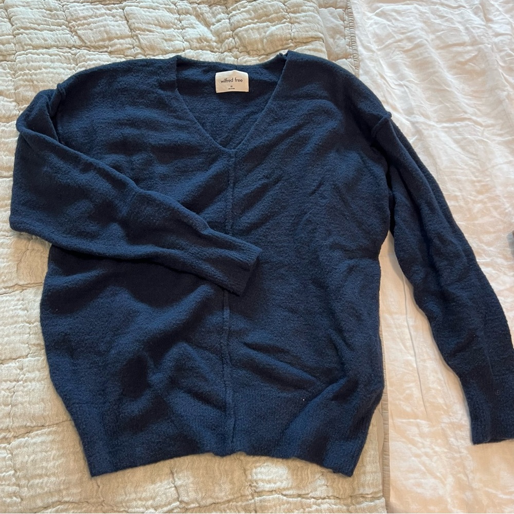 Wilfred V-Neck Navy Sweater